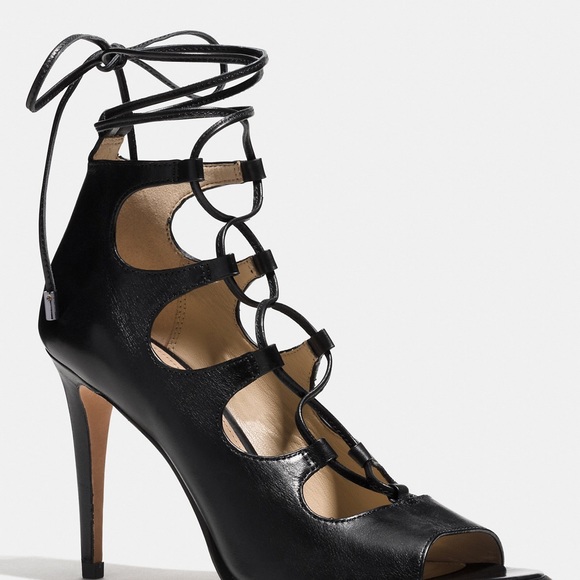 Meet your Posher, Monique “NIKI” - Picture 7 of 8